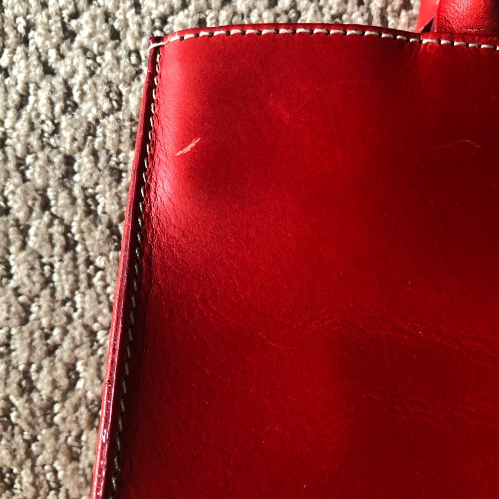 Guia’s Red Bag - Picture 7 of 8